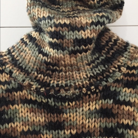 🛑 SOLD! CHUNKY CAMO Knit Crop Turtleneck Sweater - Picture 5 of 8